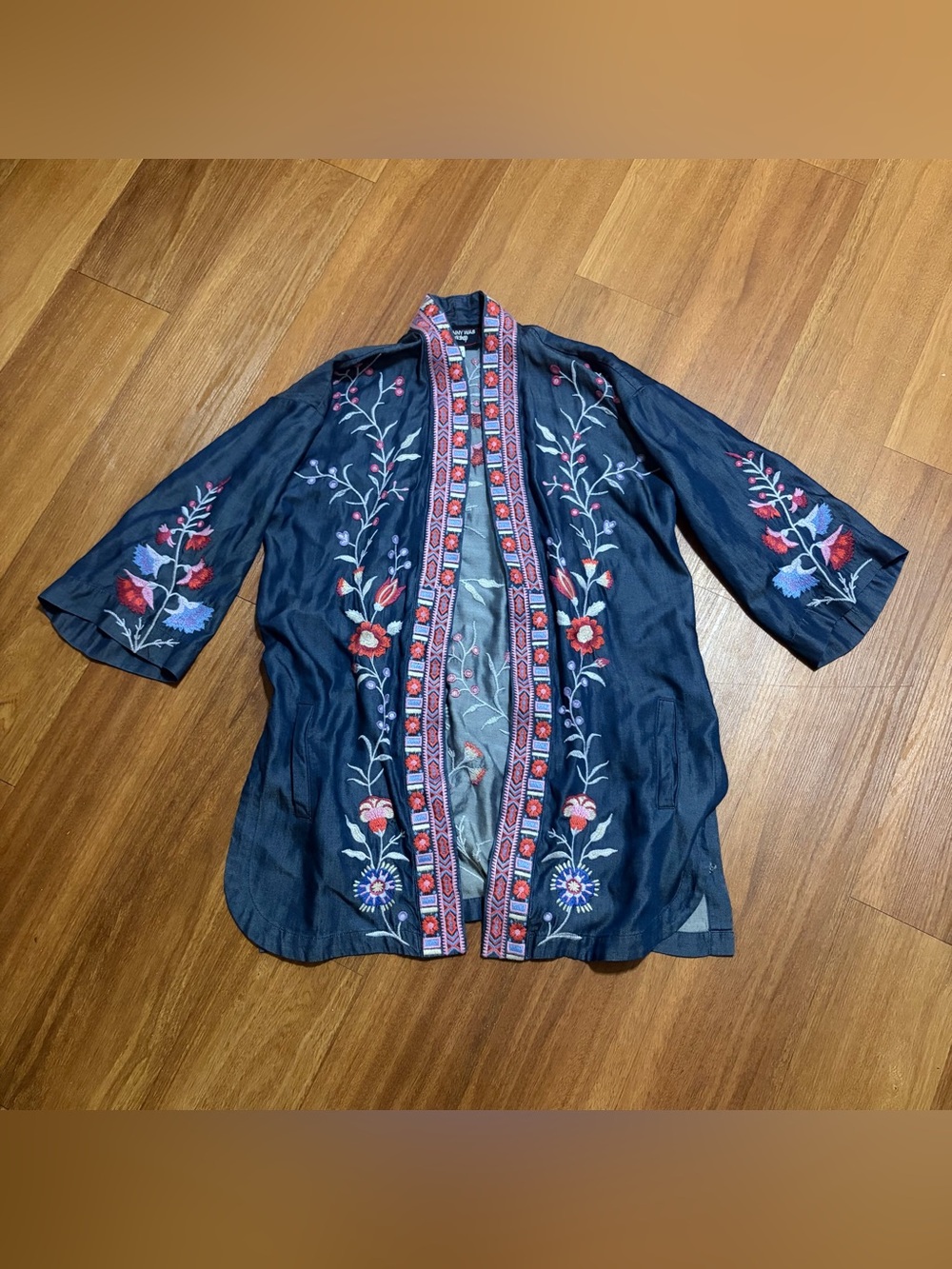 Johnny Was Navy Embroidered Floral Piper Shirt Tail Open Kimono EUC Size XS
